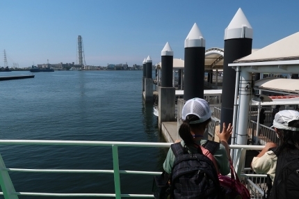 【姫路港を出港します】