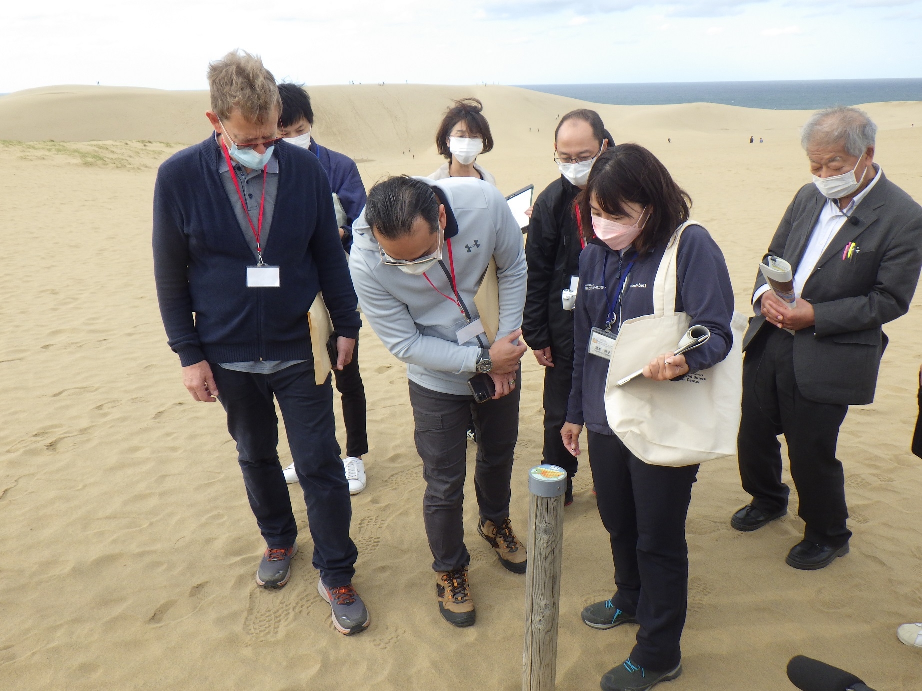 砂丘でのガイドの様子