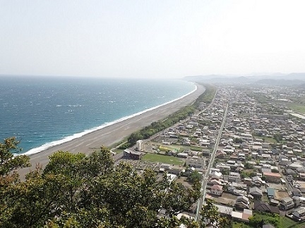灯籠ヶ峰から七里御浜を望む