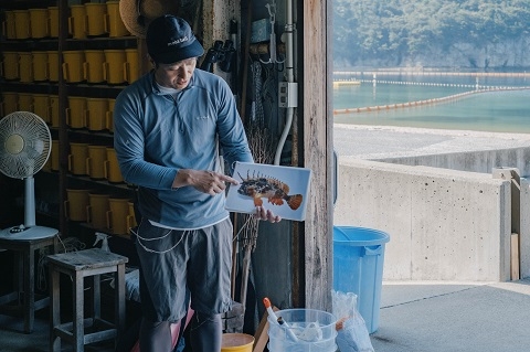 危険な生き物を開設する先生