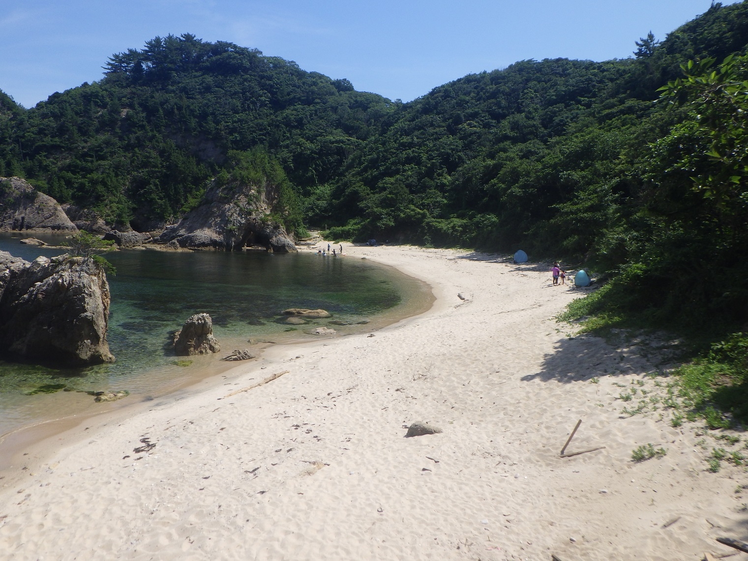 大鴨ヶ磯#海水浴を楽しむ家族ずれ