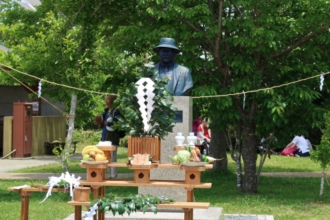 グルーム氏の銅像