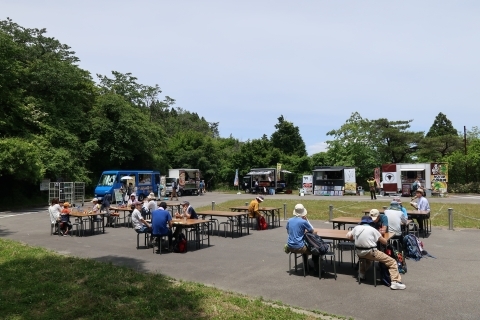 食事休憩をする利用者の様子