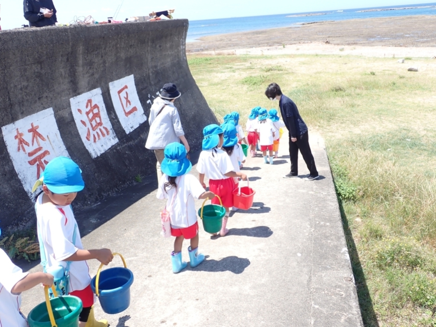 堺漁協配布のヒラメ運搬