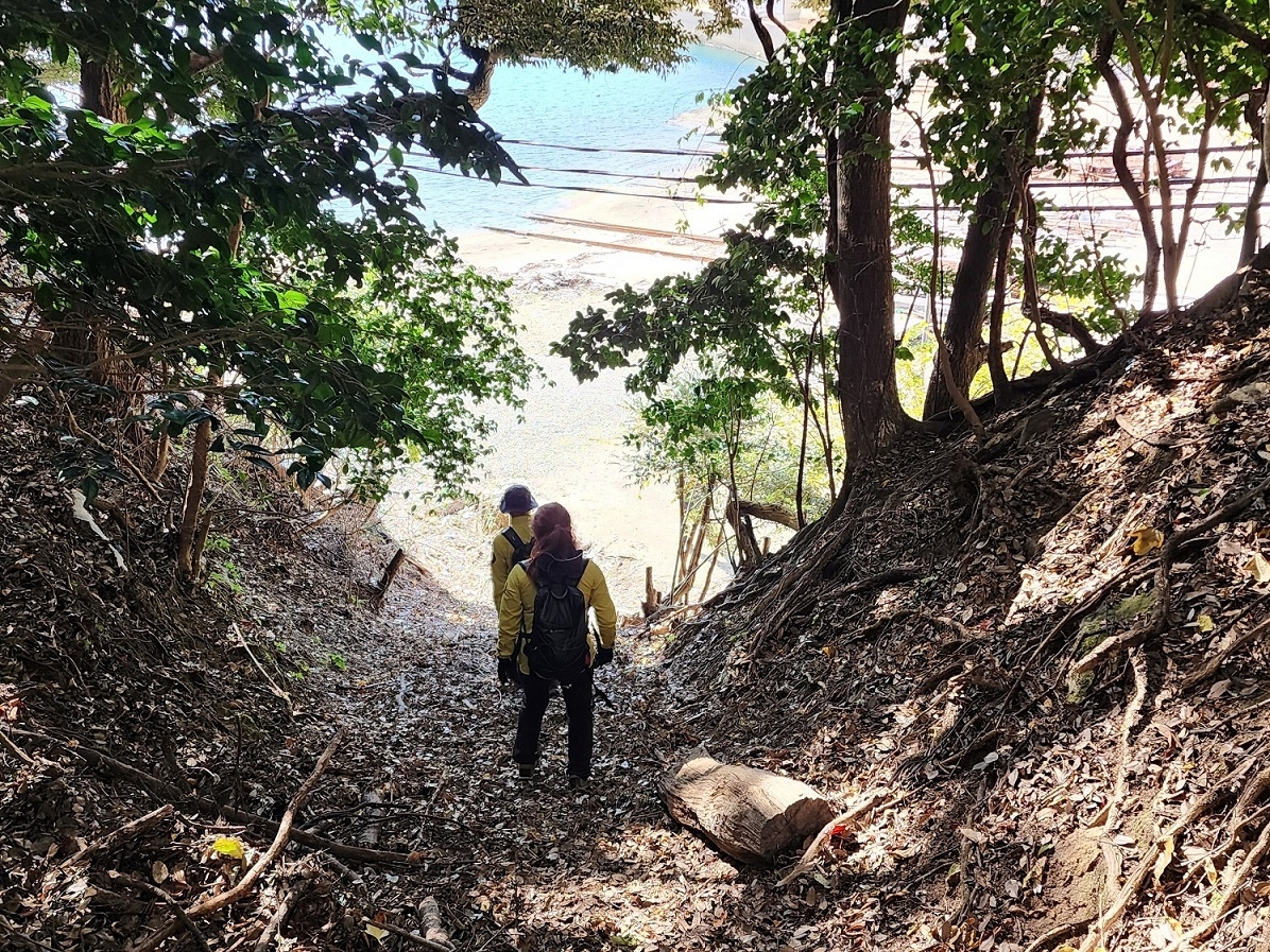 柴山港の北側の沖浦港に到着
