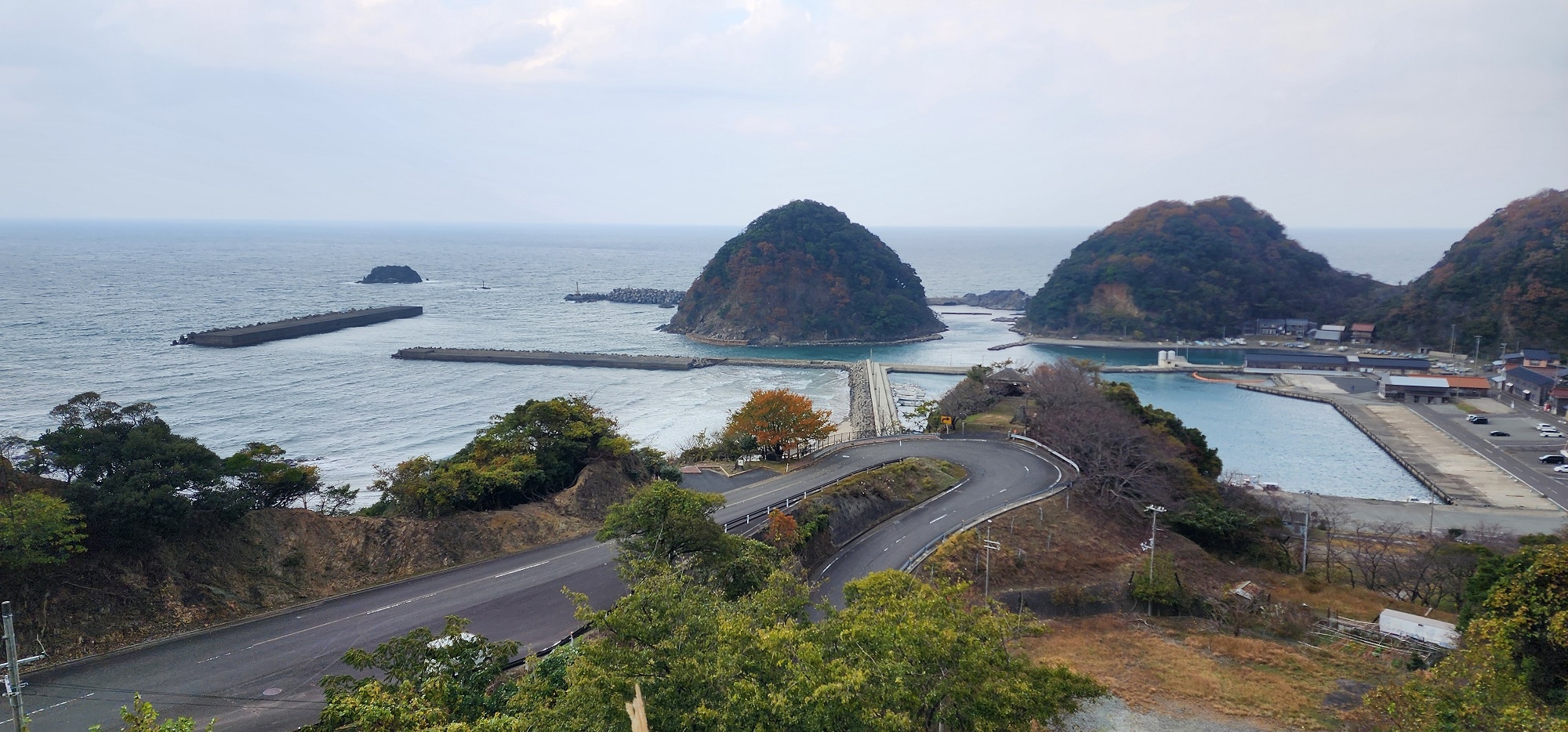 七坂八峠展望台から観る居組港周辺