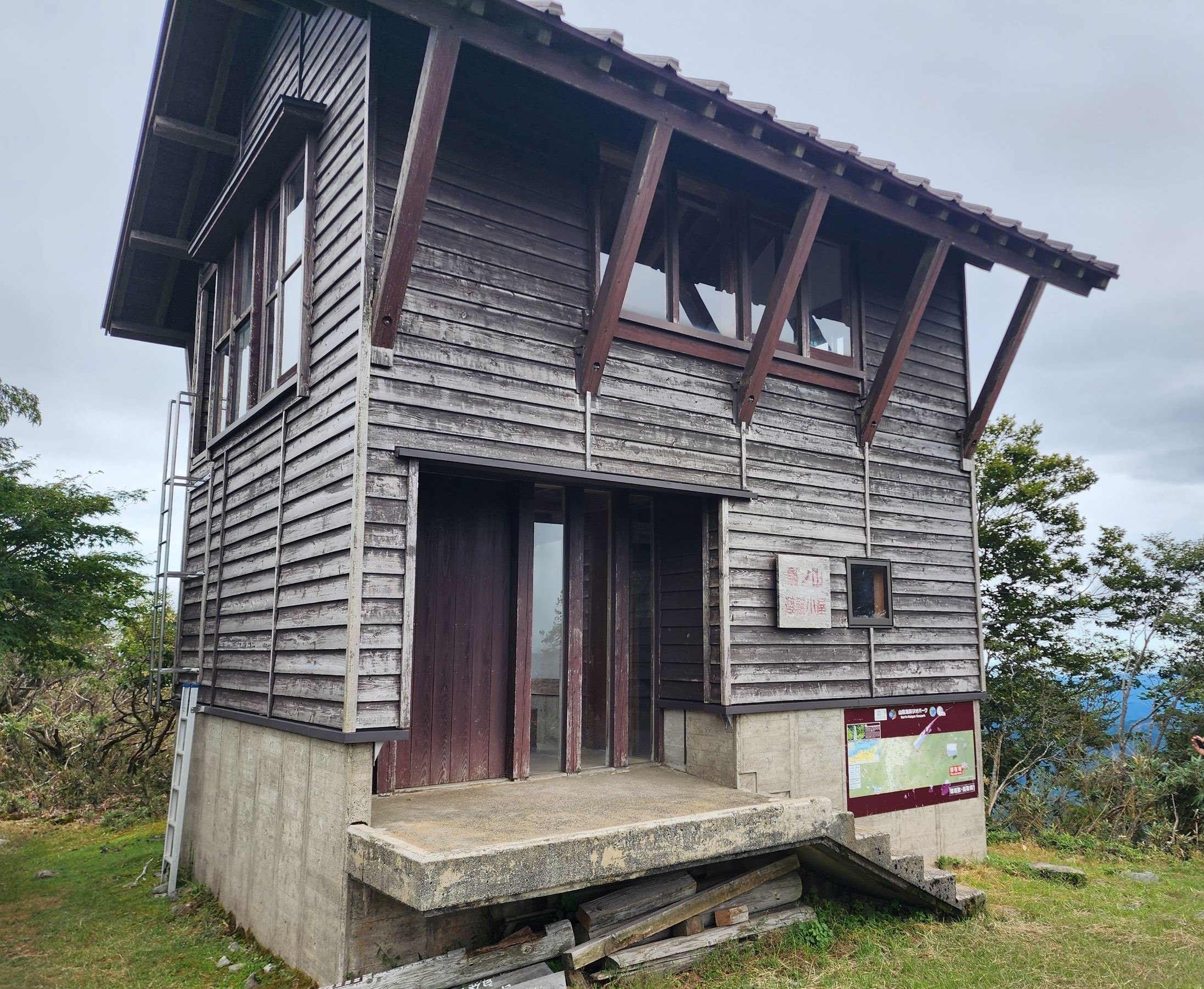 頂上避難小屋