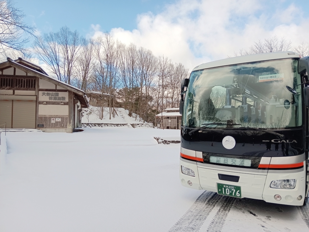 雪が積もった伯母峰峠