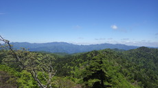 日出ヶ岳から西を望む